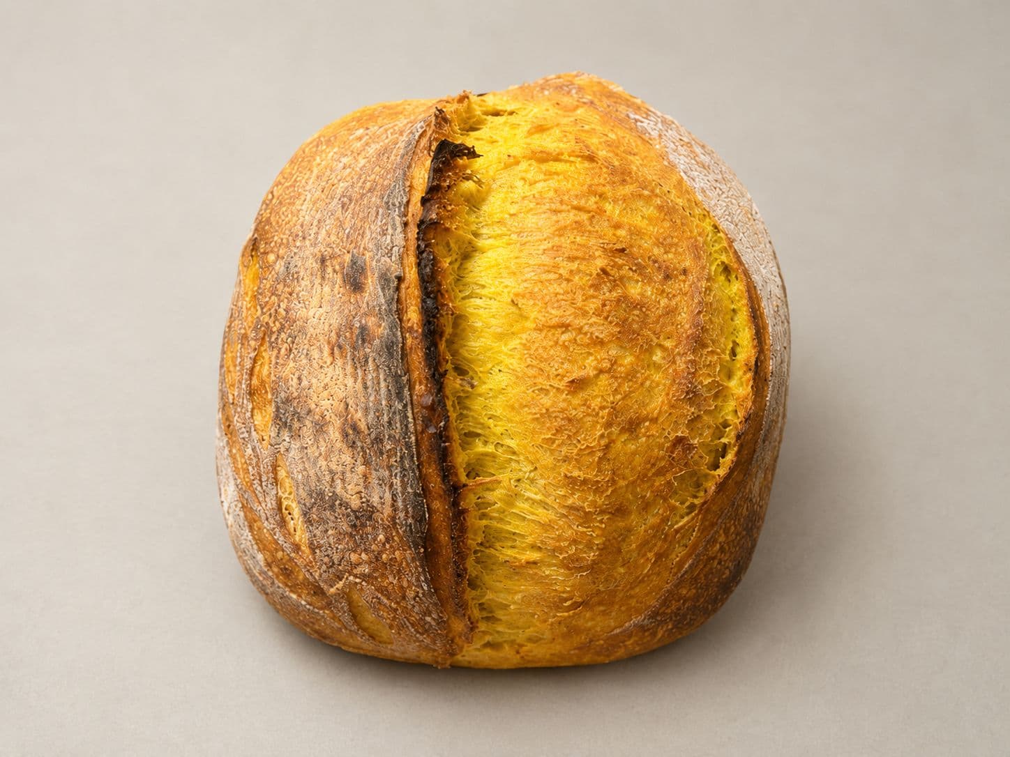 Turmeric and Olives sourdough bread